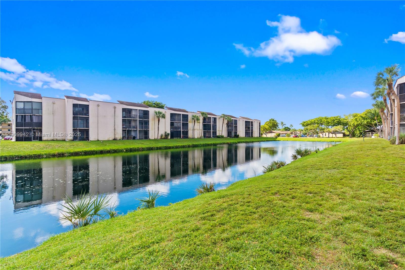 MIRAMAR CLUB CONDOMINIUM - Residential