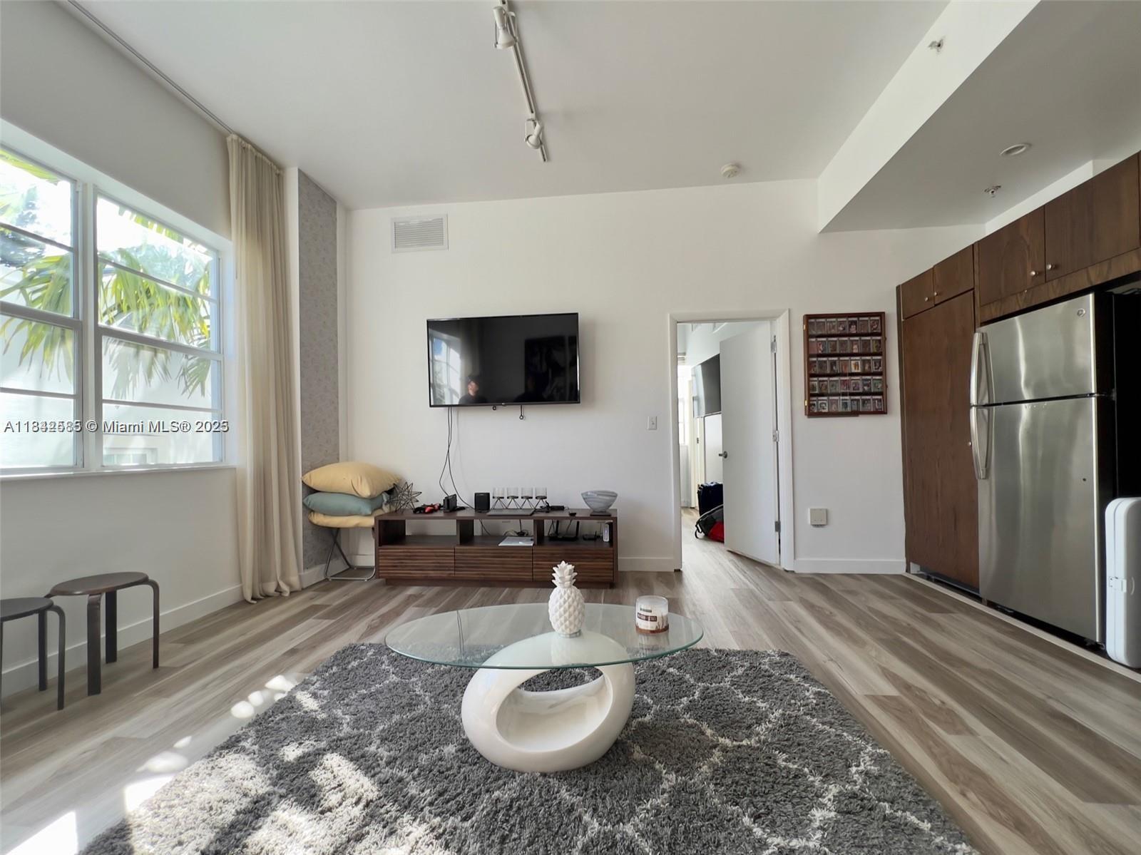 935 Euclid Ave 10