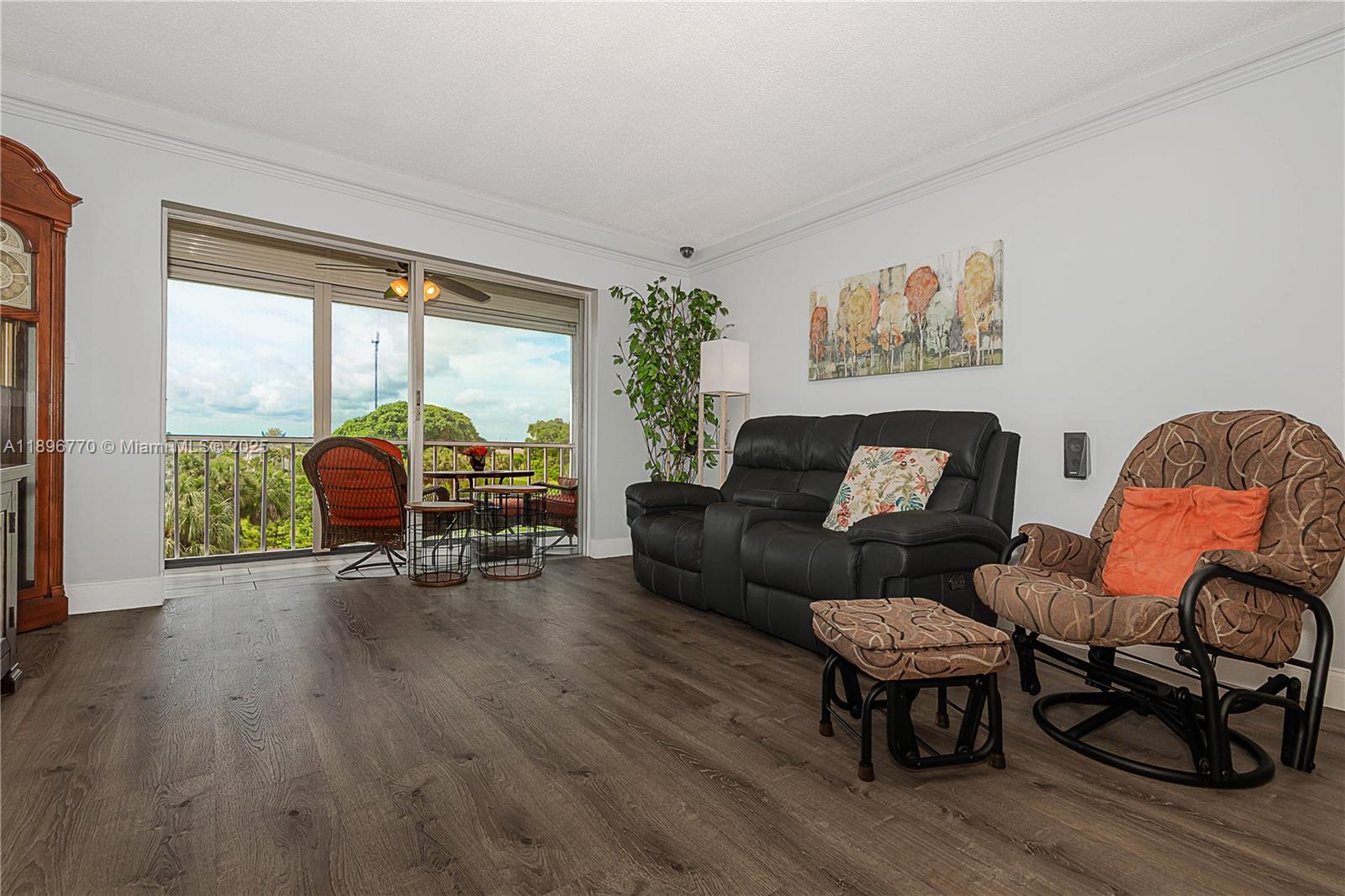 HILLCREST COUNTRY CLUB AP - Residential