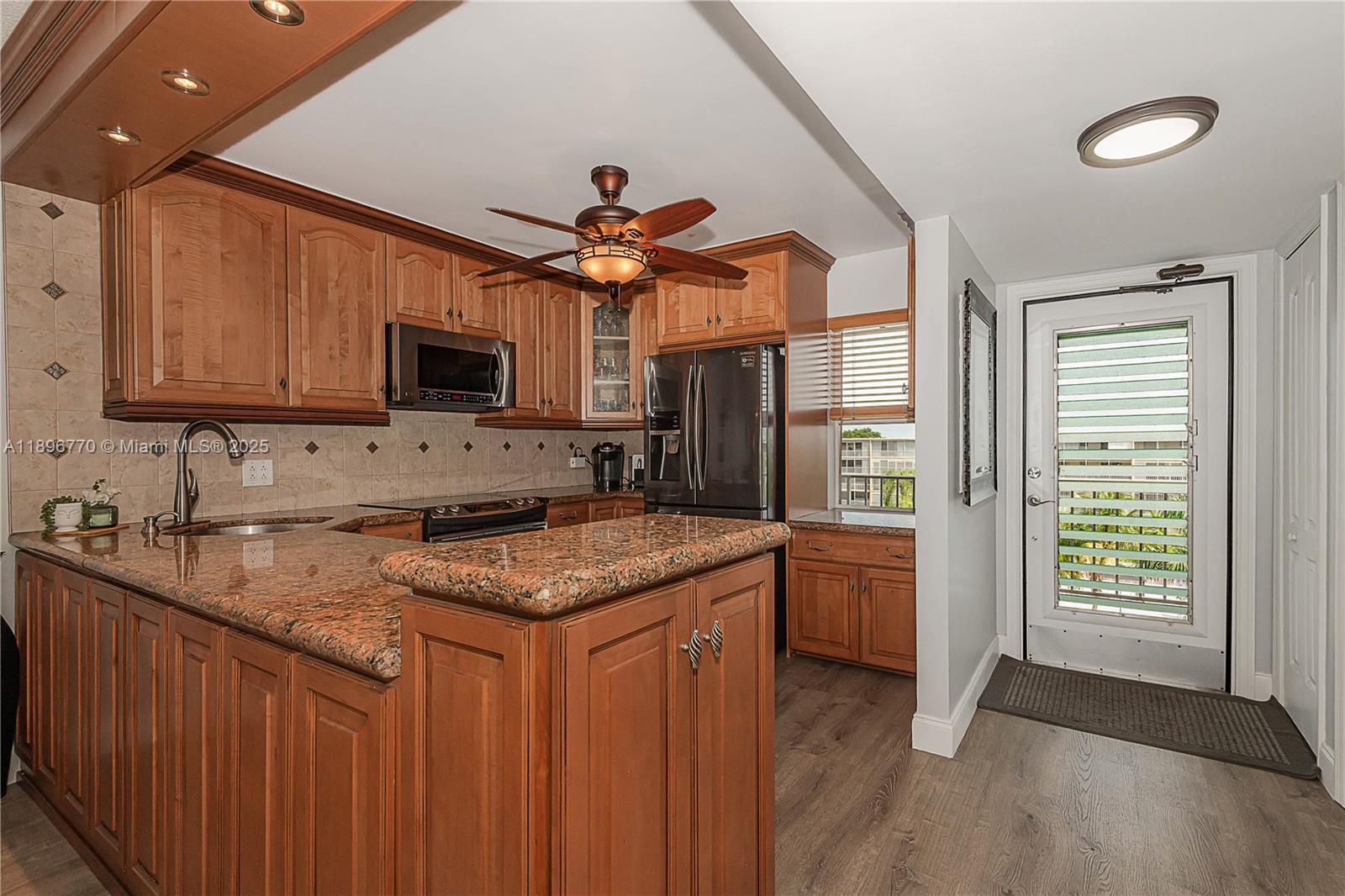 HILLCREST COUNTRY CLUB AP - Residential