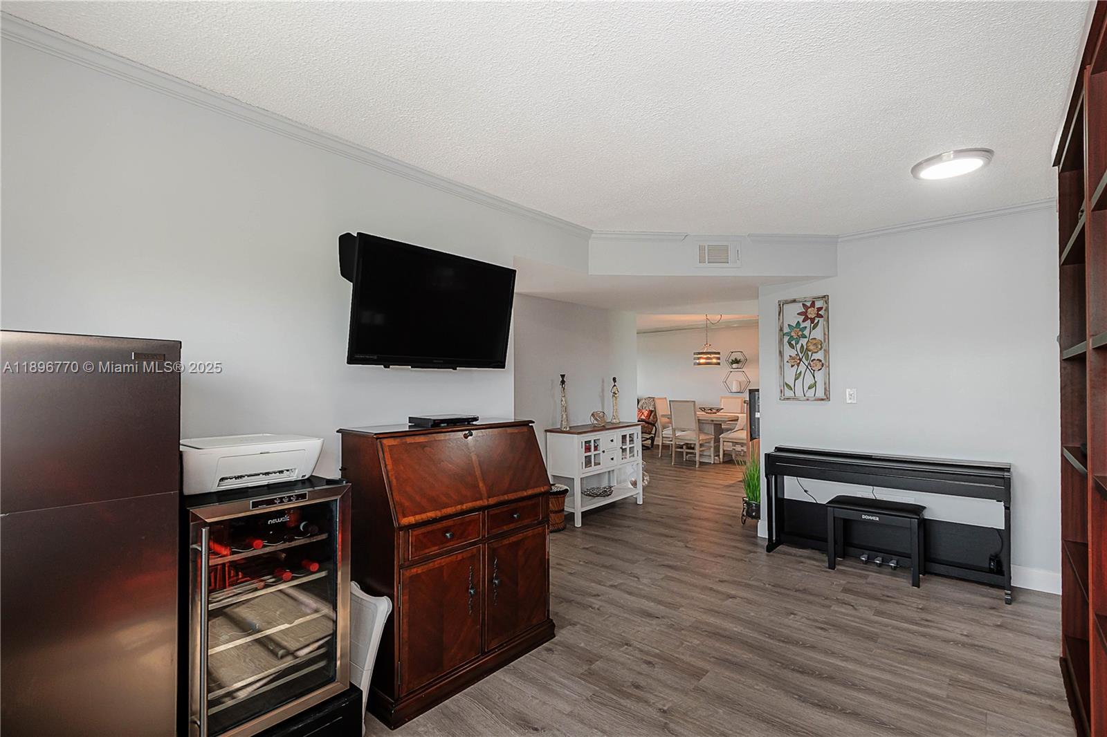 HILLCREST COUNTRY CLUB AP - Residential