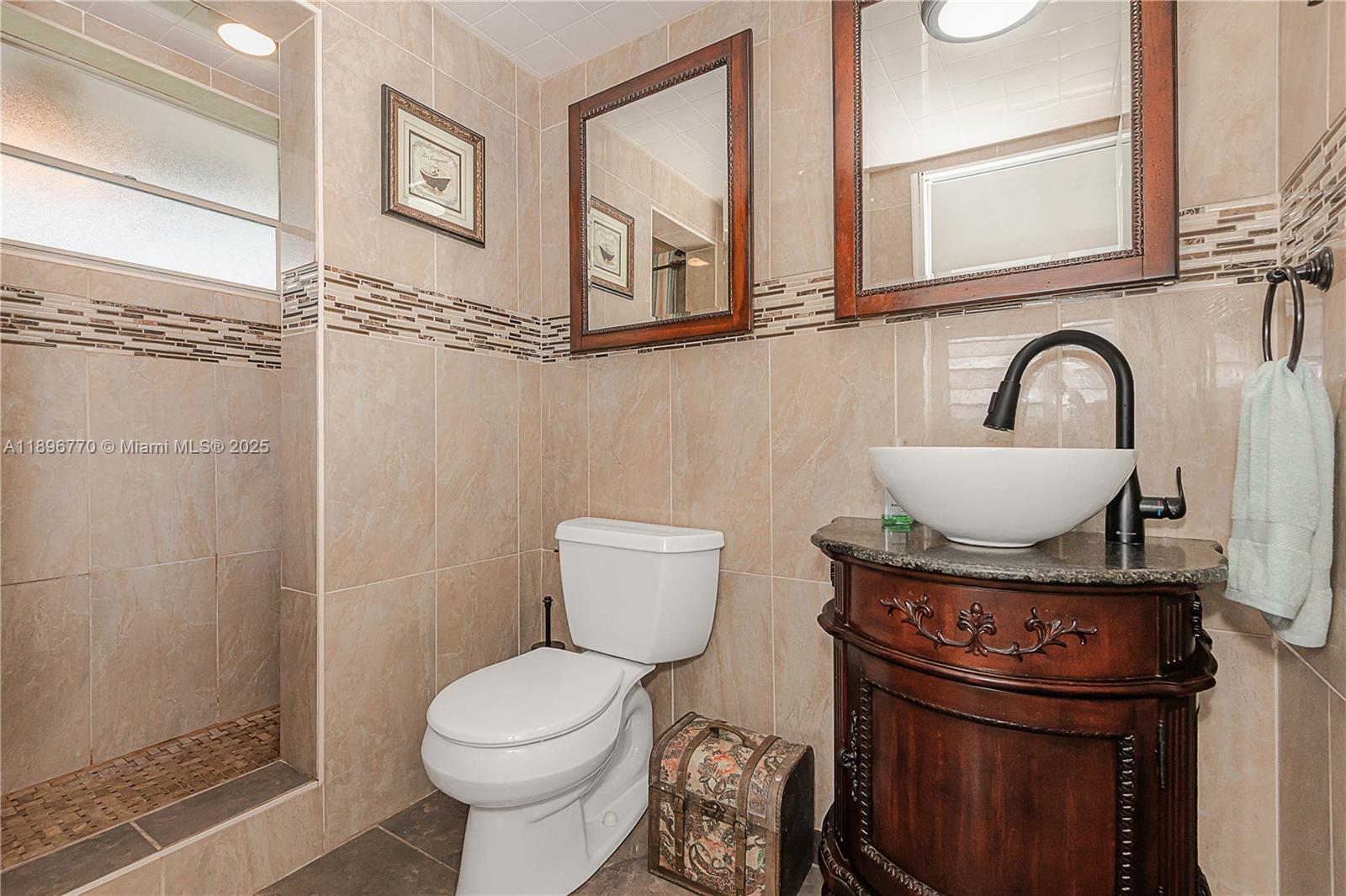 HILLCREST COUNTRY CLUB AP - Residential