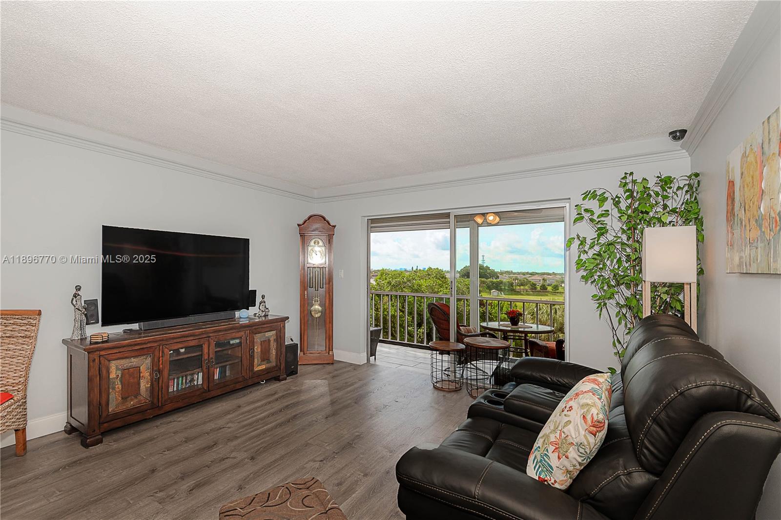 HILLCREST COUNTRY CLUB AP - Residential