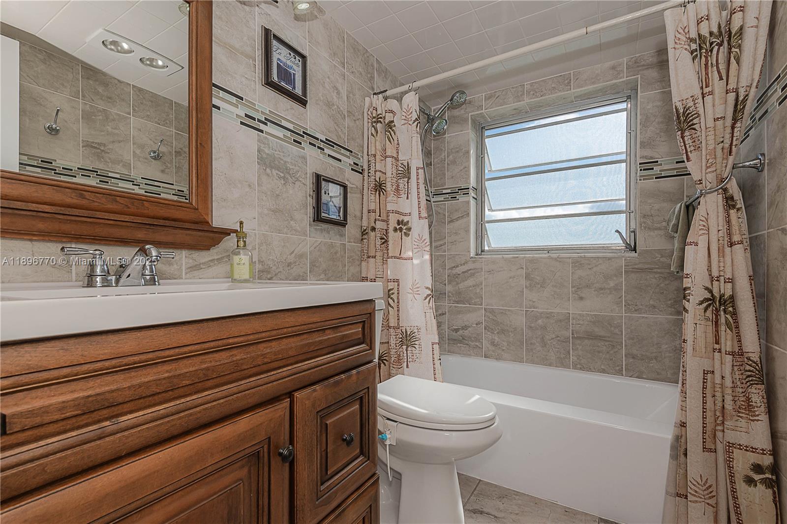 HILLCREST COUNTRY CLUB AP - Residential