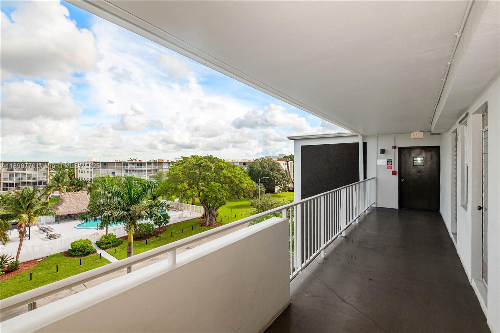 HILLCREST COUNTRY CLUB AP - Residential