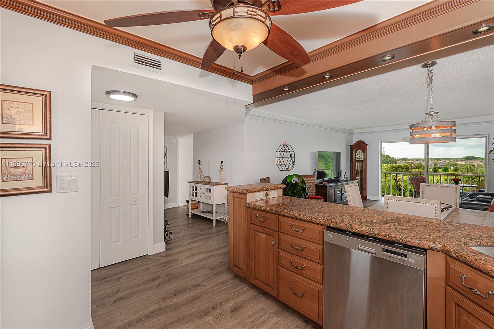 HILLCREST COUNTRY CLUB AP - Residential