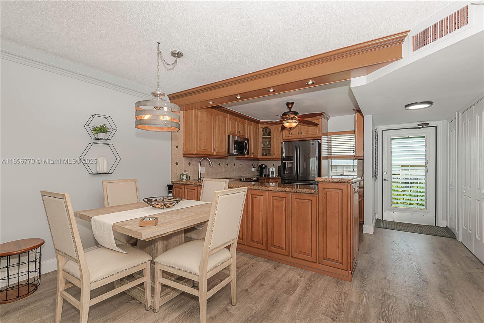HILLCREST COUNTRY CLUB AP - Residential