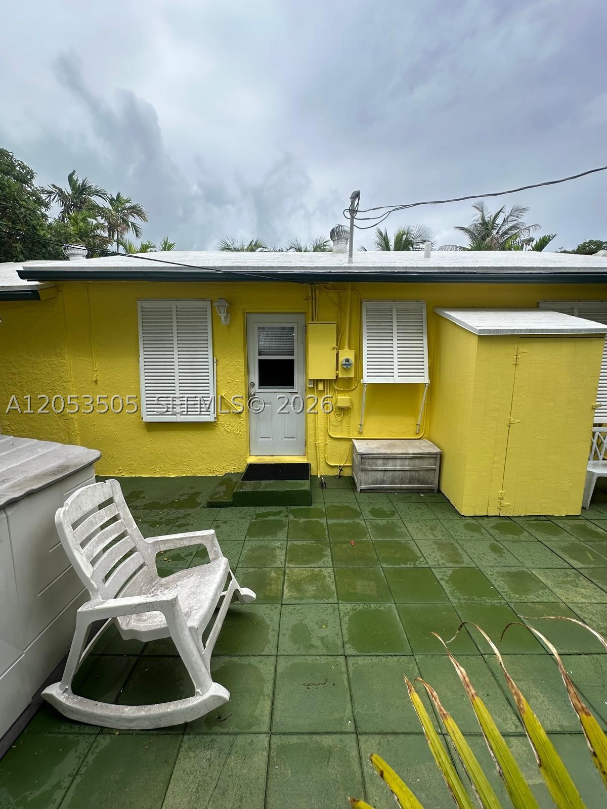 2 Kenmore Ln