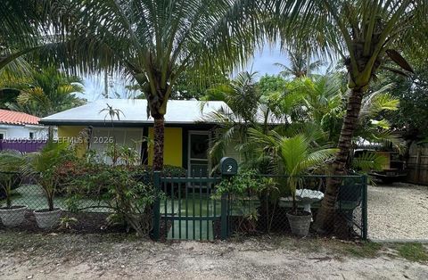 Photo of 2 Kenmore Ln, Boynton Beach, FL 33435 (MLS # A12053505)