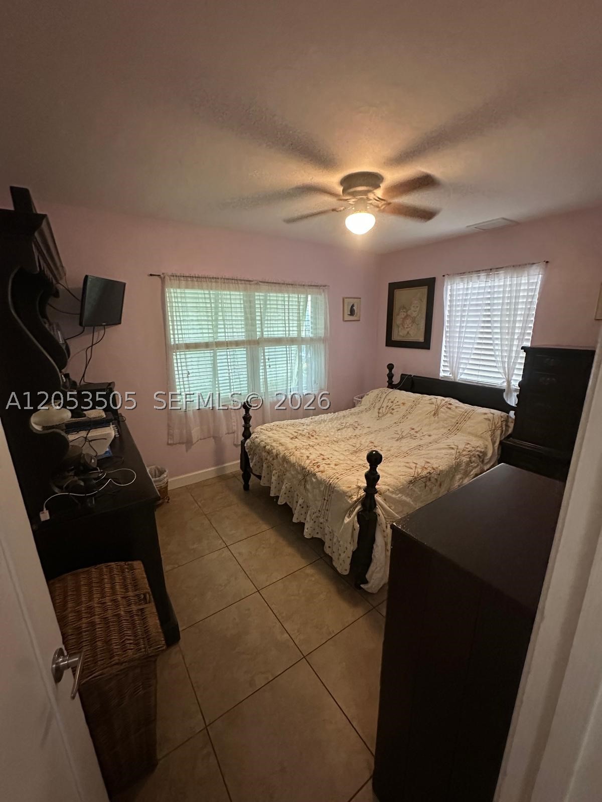 2 Kenmore Ln