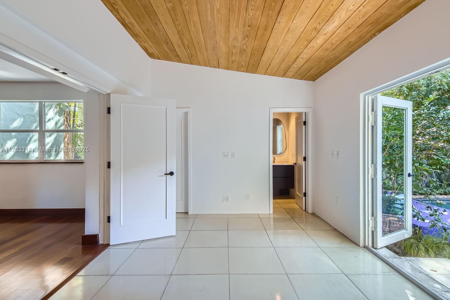 LA GORCE GOLF SUB - Residential