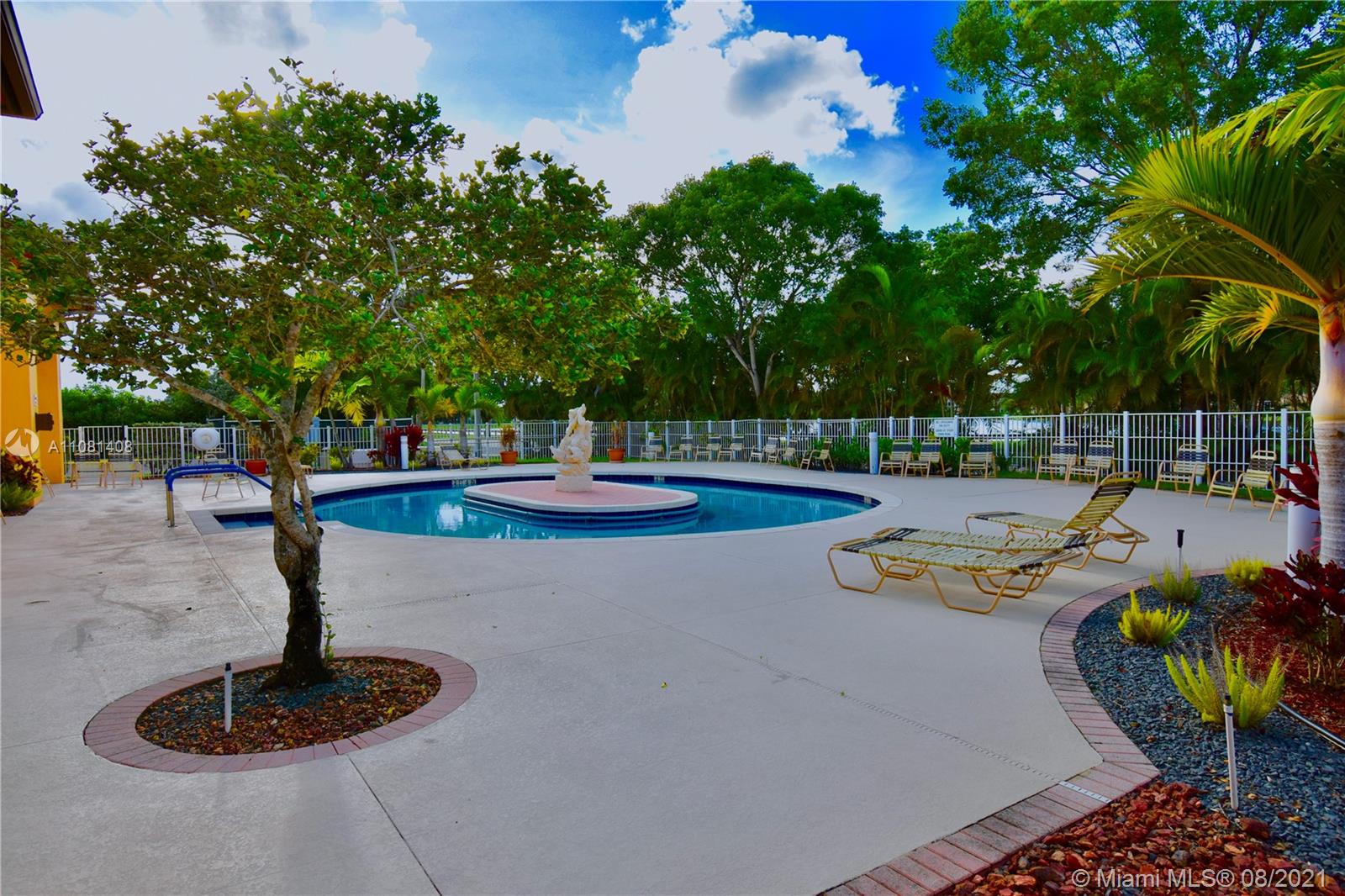 SUFFOLK AT CENTURY VILLAG - Residential