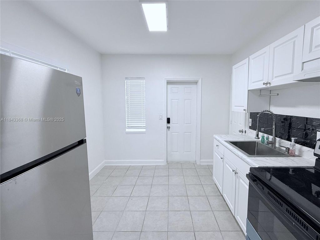 Photo of 1625 S Federal Hwy #4, Lake Worth, FL 33460 (MLS # A11843368)