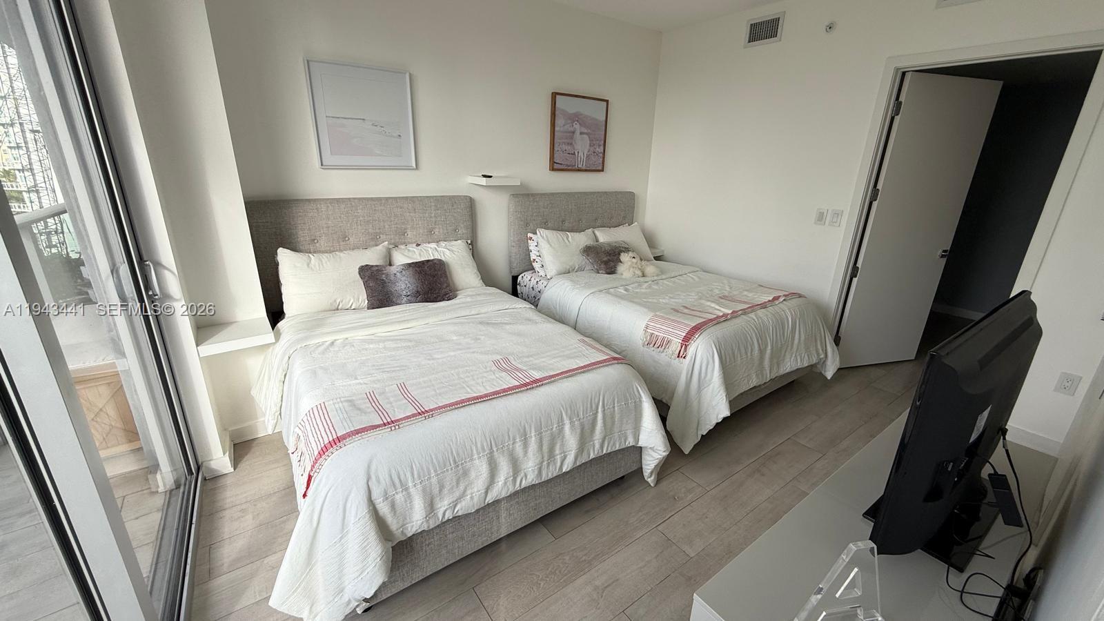 ARIA ON THE BAY CONDO - Residential