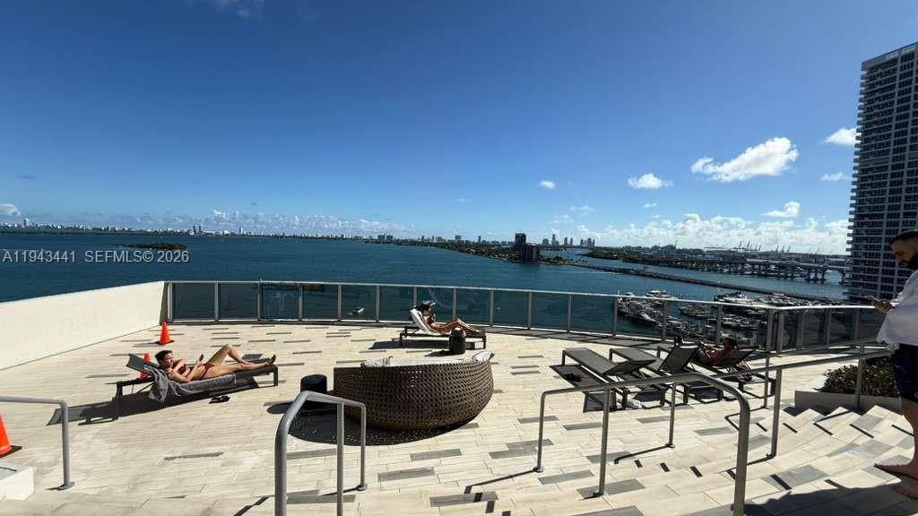 ARIA ON THE BAY CONDO - Residential