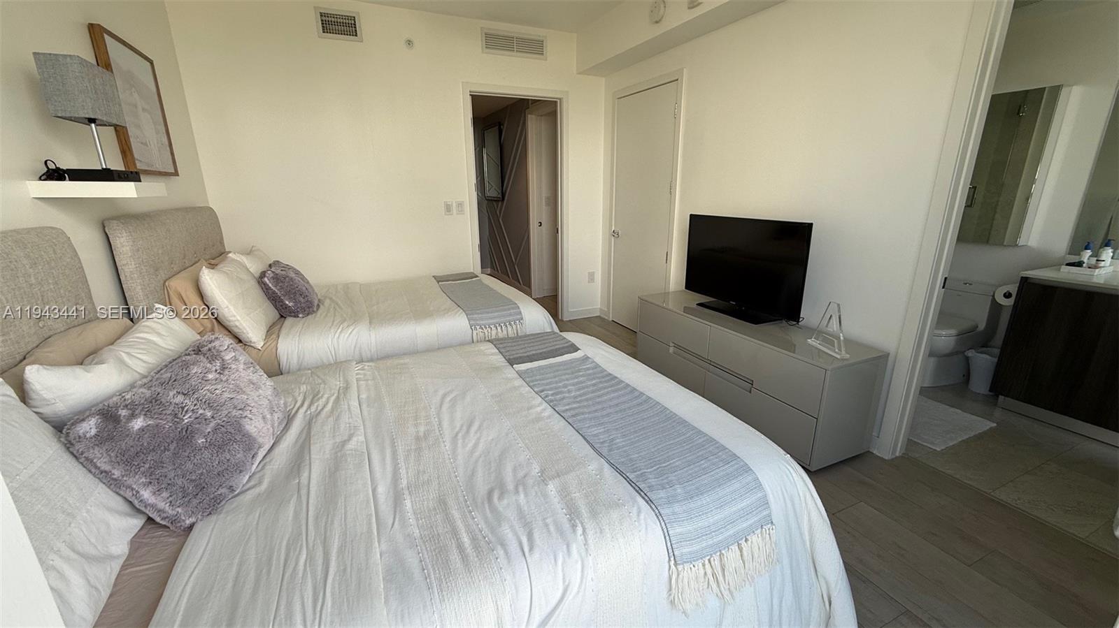 ARIA ON THE BAY CONDO - Residential