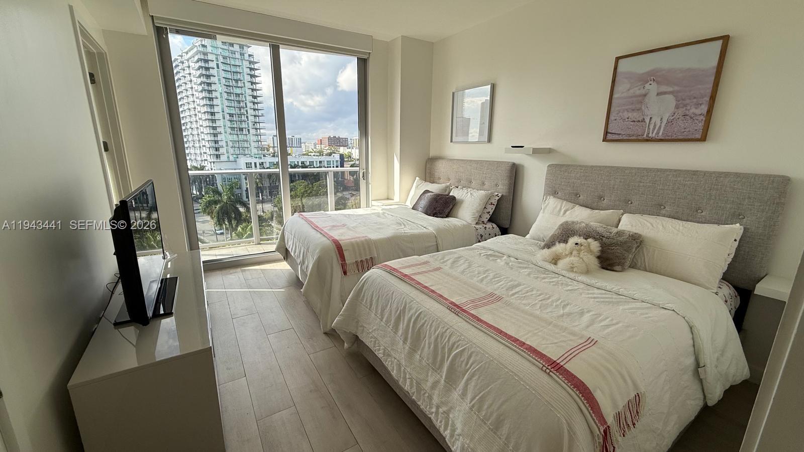 ARIA ON THE BAY CONDO - Residential