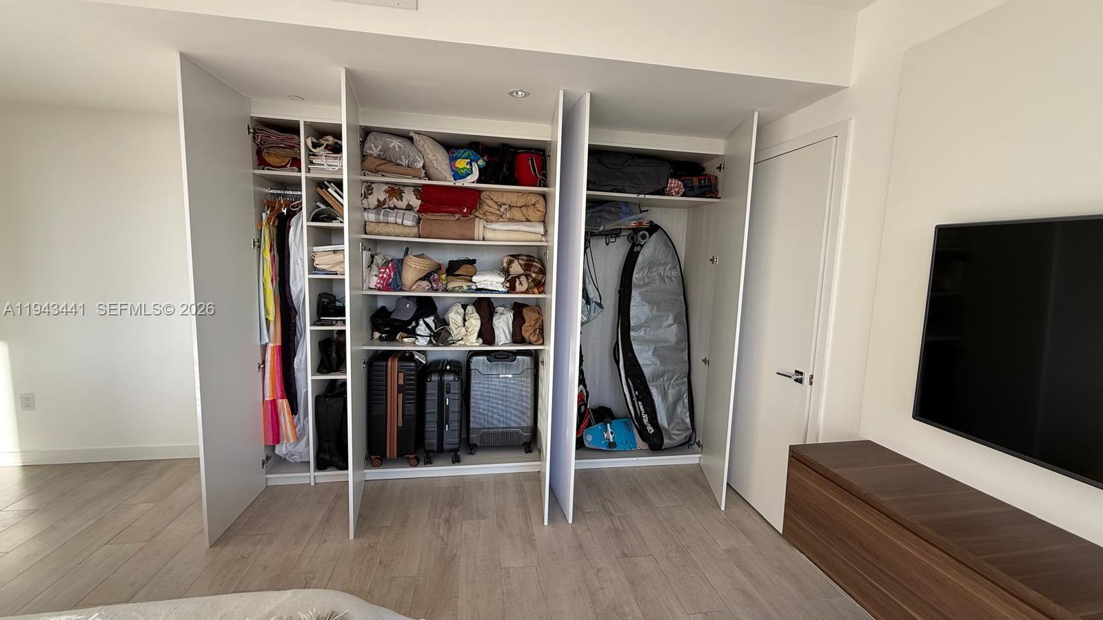 ARIA ON THE BAY CONDO - Residential