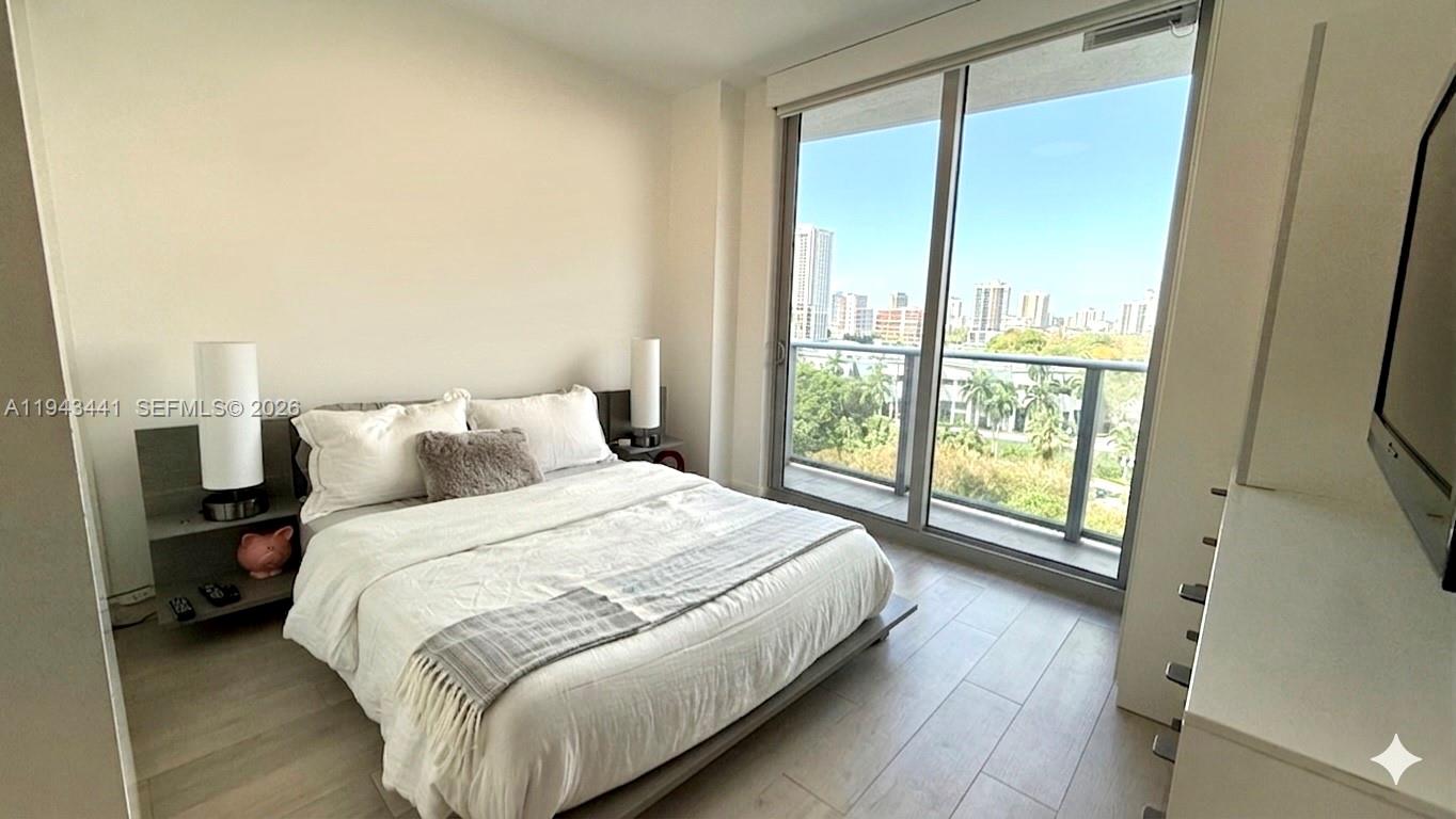 ARIA ON THE BAY CONDO - Residential
