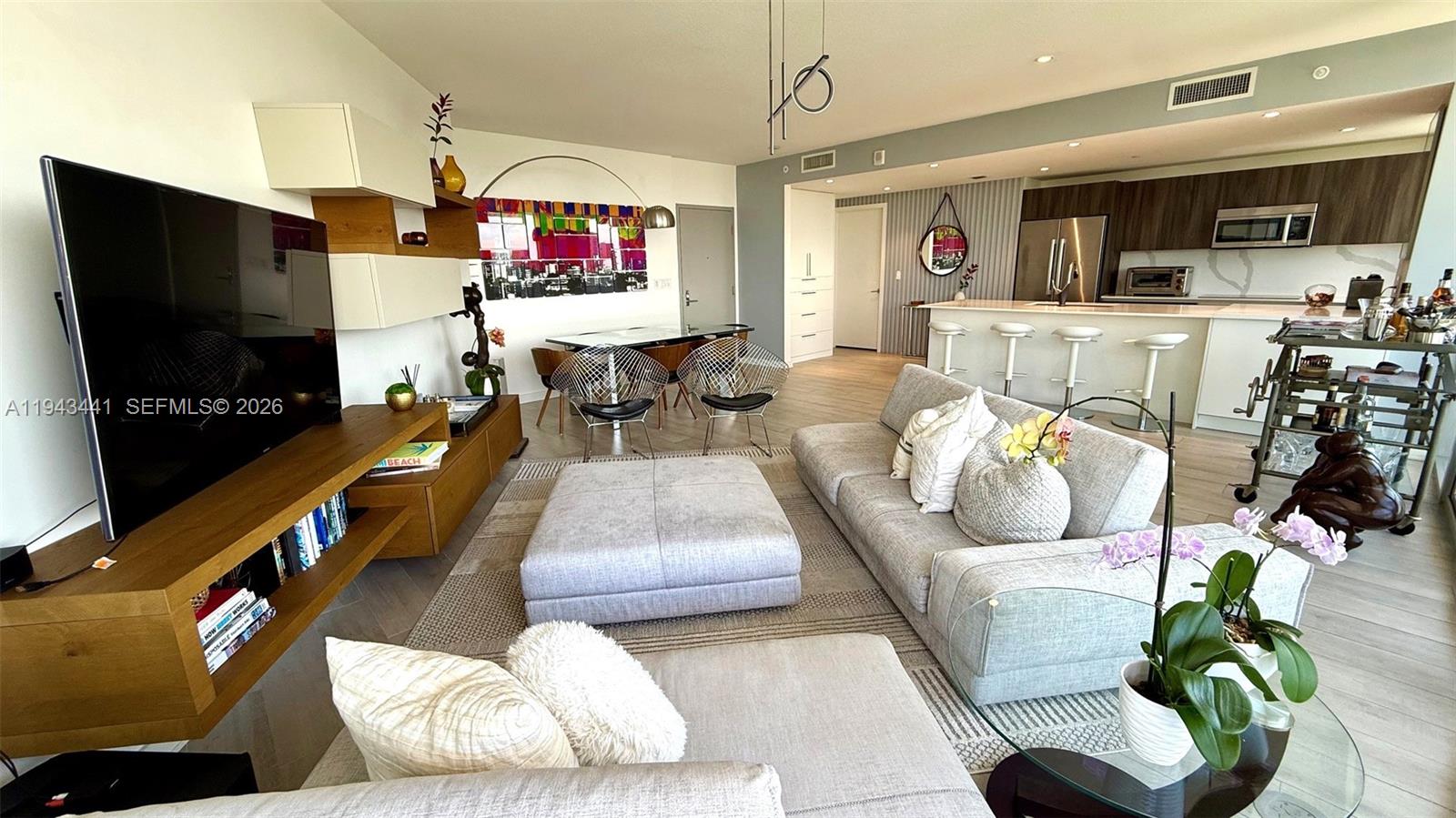 ARIA ON THE BAY CONDO - Residential