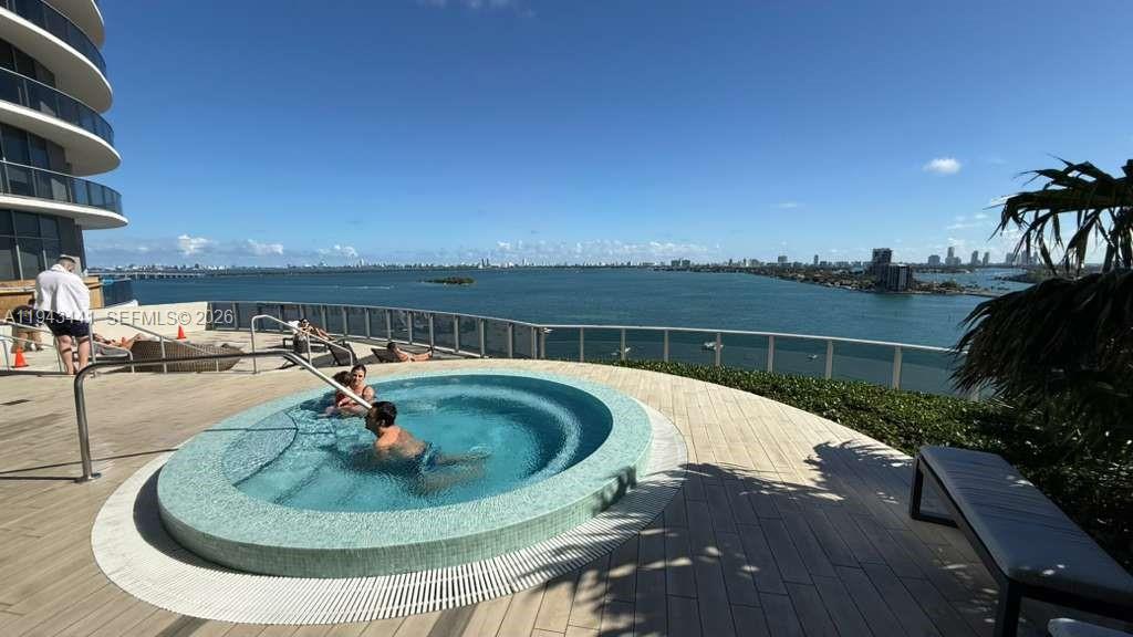 ARIA ON THE BAY CONDO - Residential