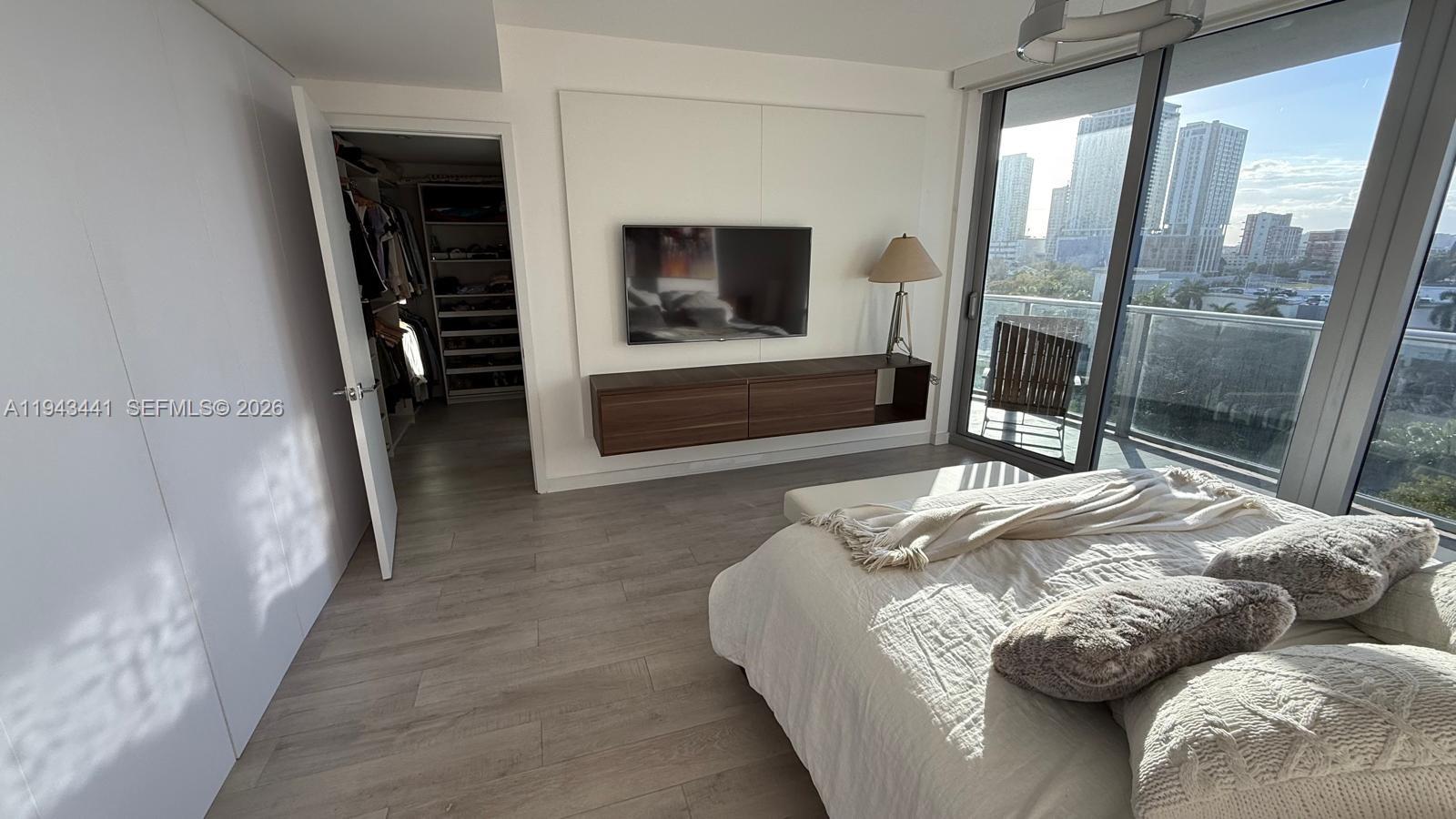 ARIA ON THE BAY CONDO - Residential