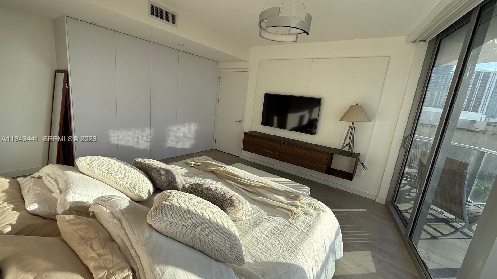 ARIA ON THE BAY CONDO - Residential