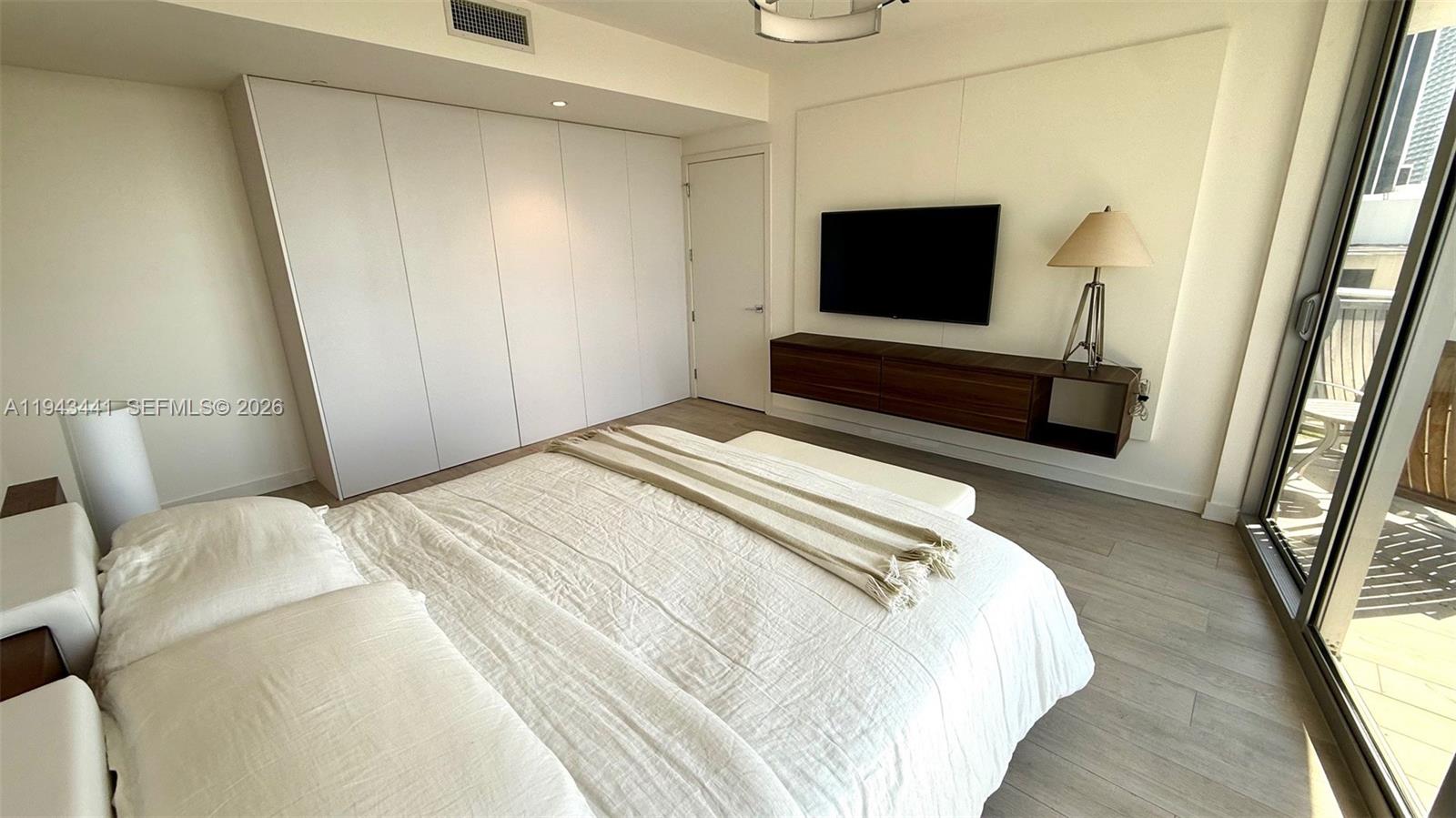 ARIA ON THE BAY CONDO - Residential