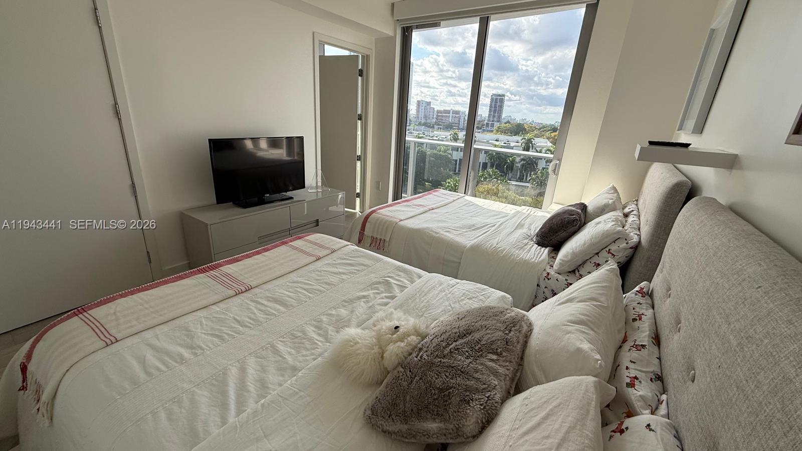 ARIA ON THE BAY CONDO - Residential