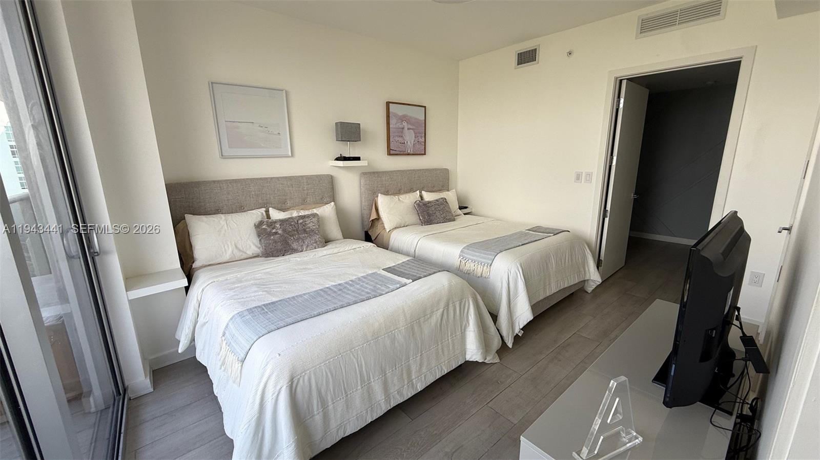 ARIA ON THE BAY CONDO - Residential