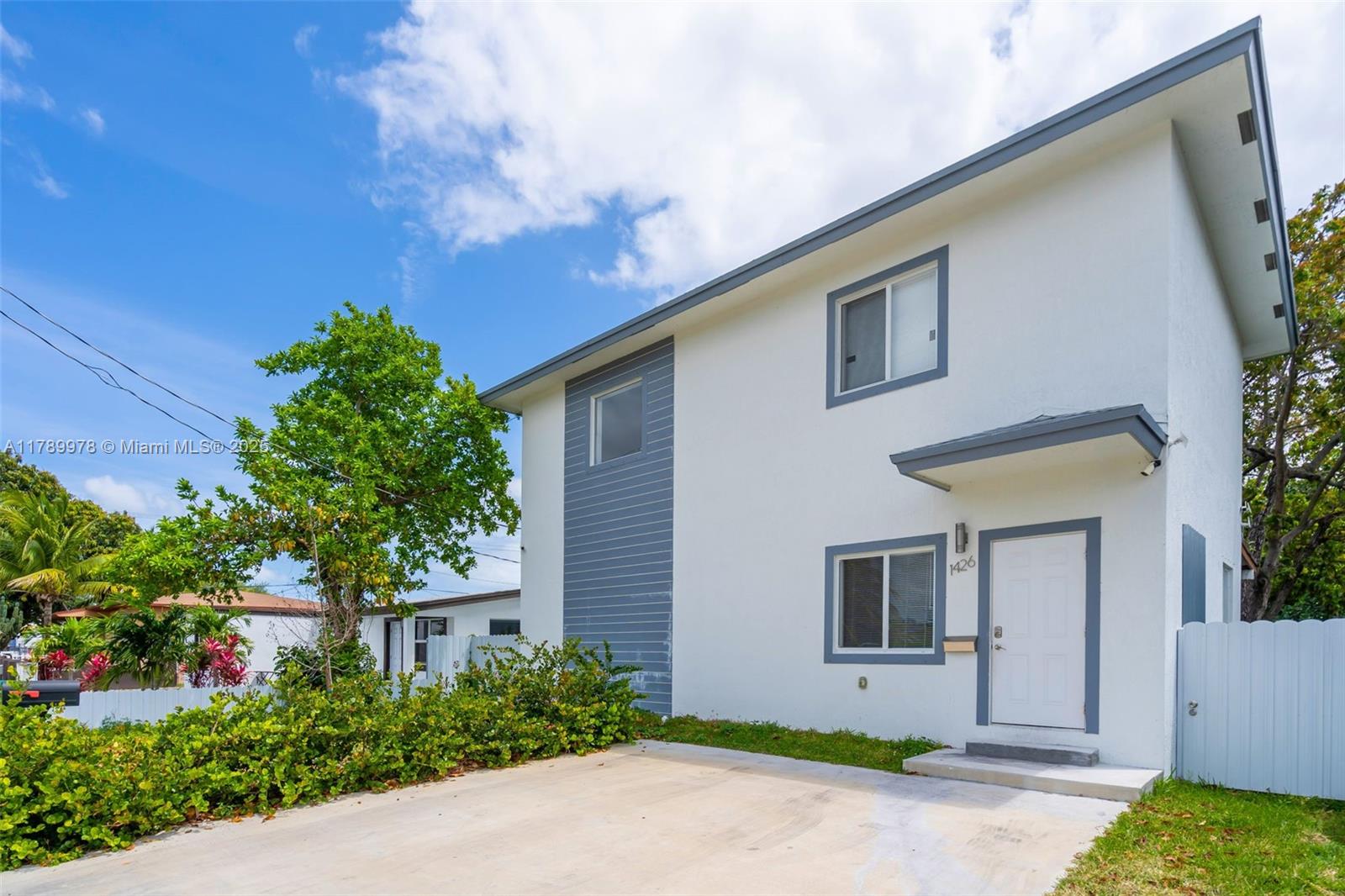 1426 NW 74th St