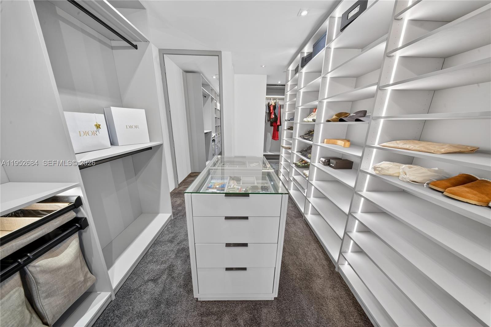 MARQUIS CONDO - Residential