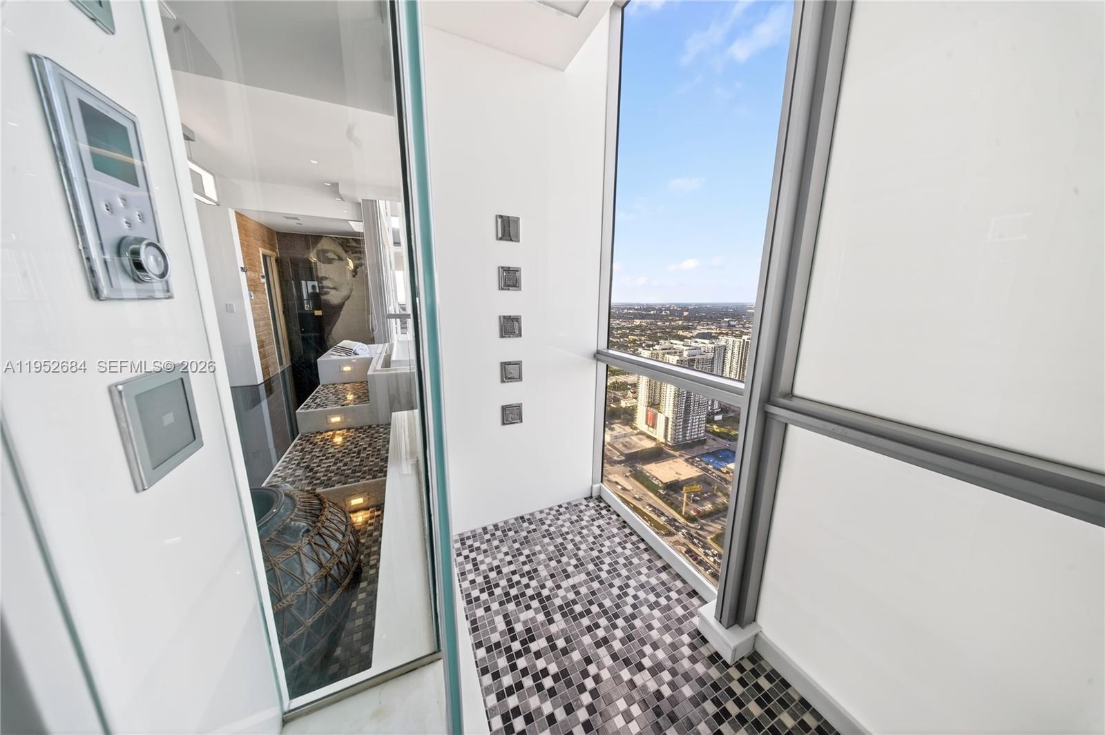 MARQUIS CONDO - Residential