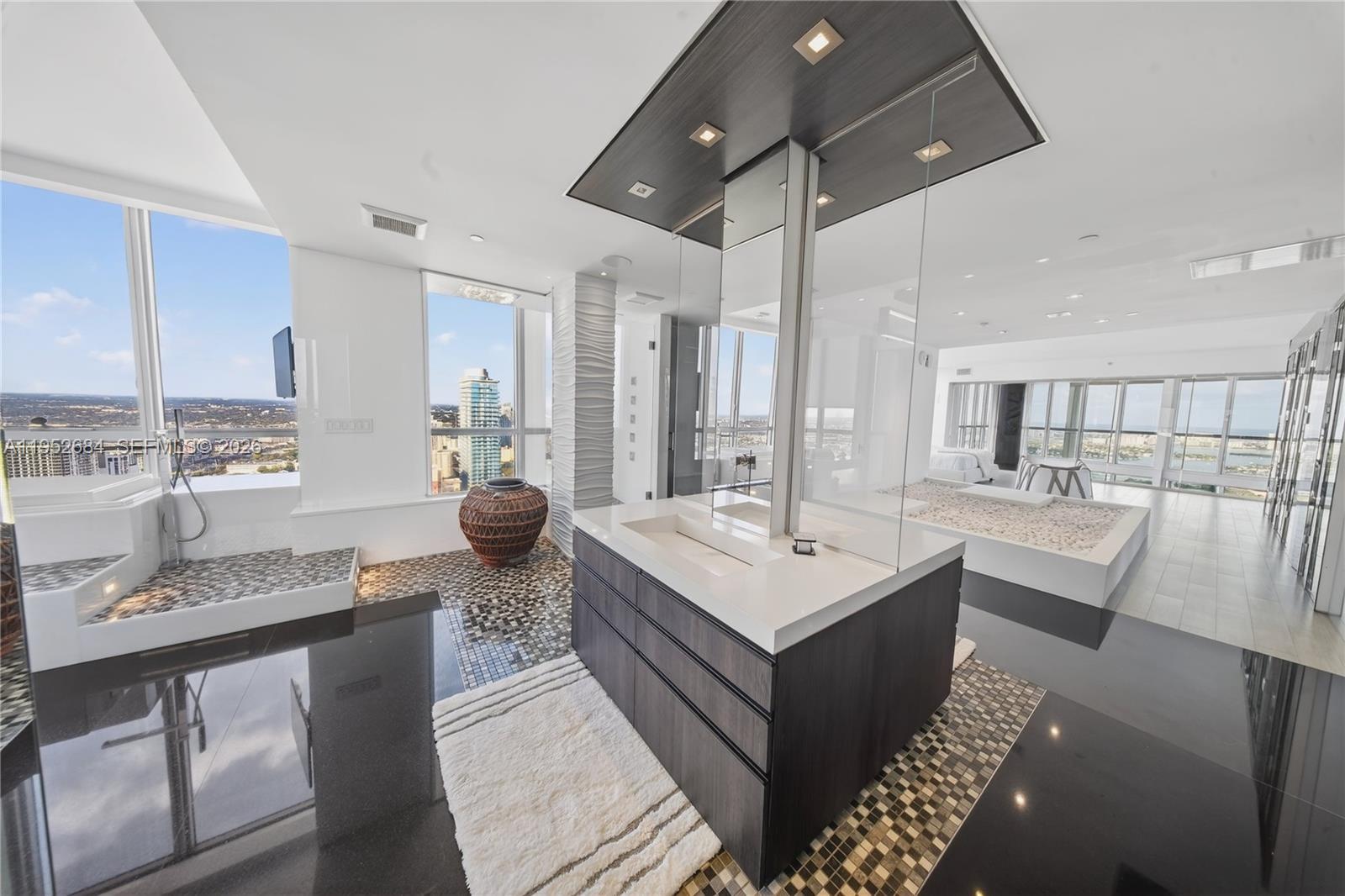 MARQUIS CONDO - Residential