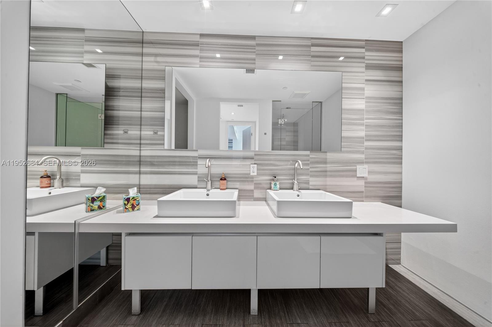 MARQUIS CONDO - Residential