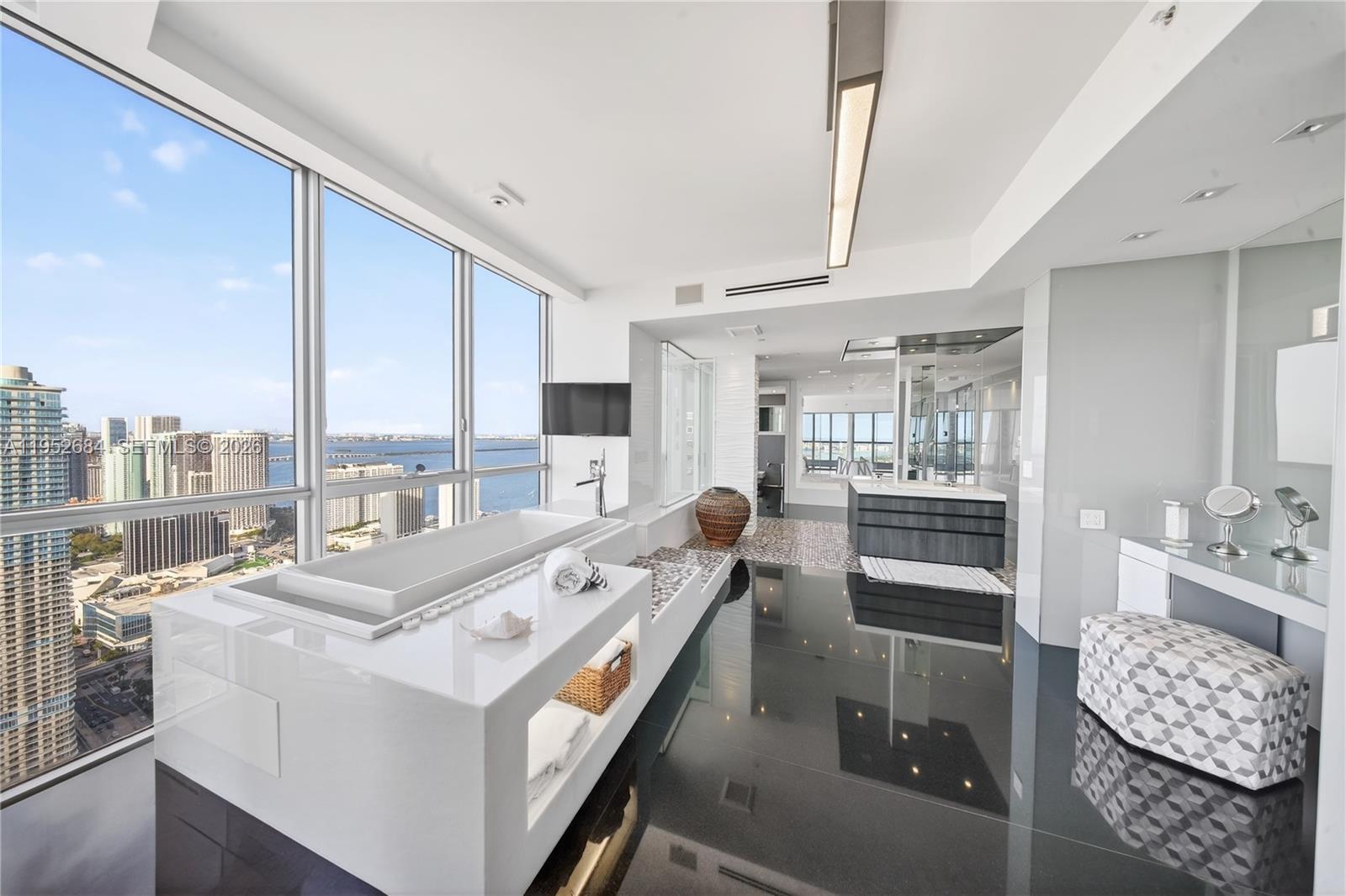 MARQUIS CONDO - Residential