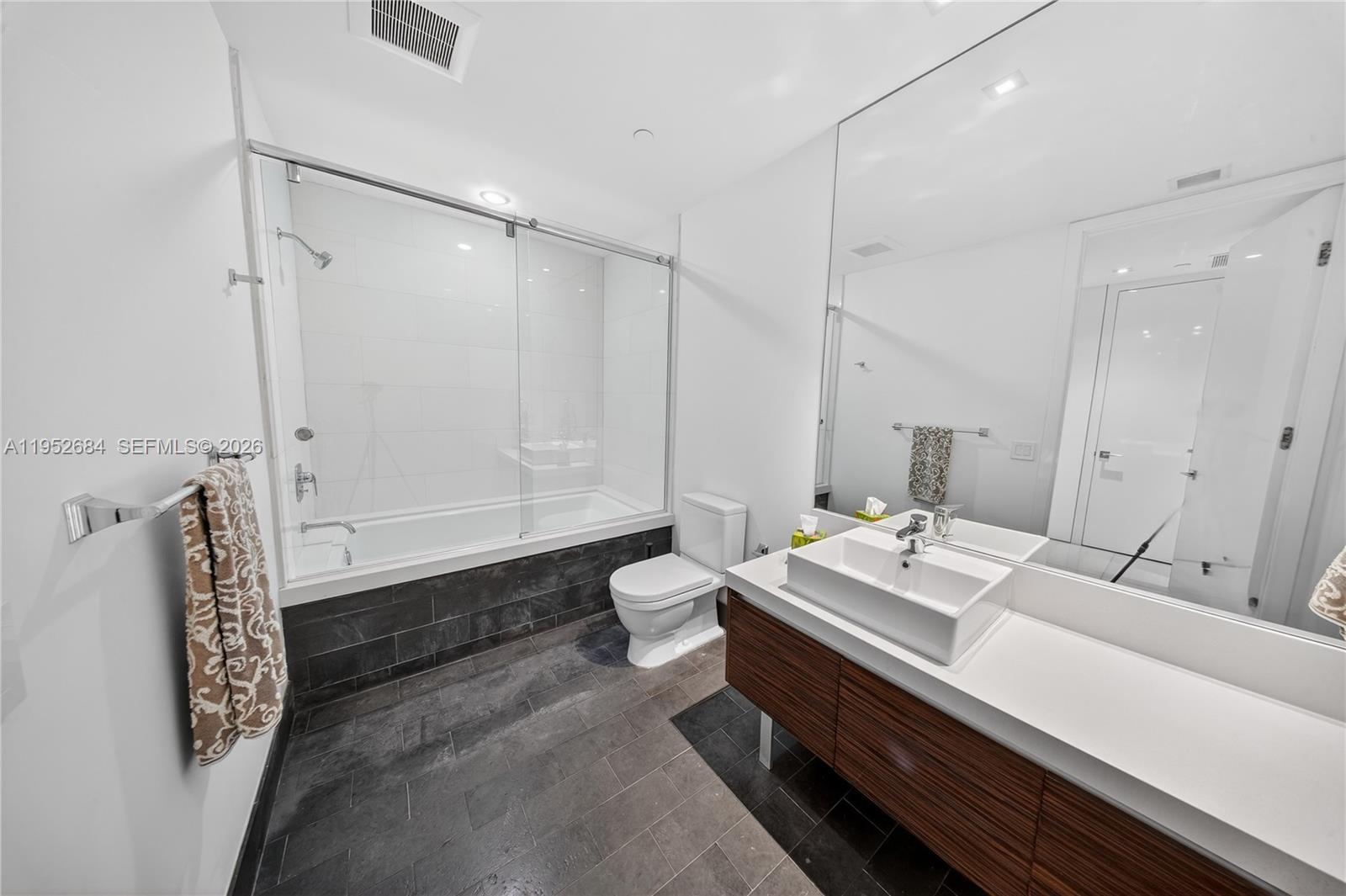 MARQUIS CONDO - Residential