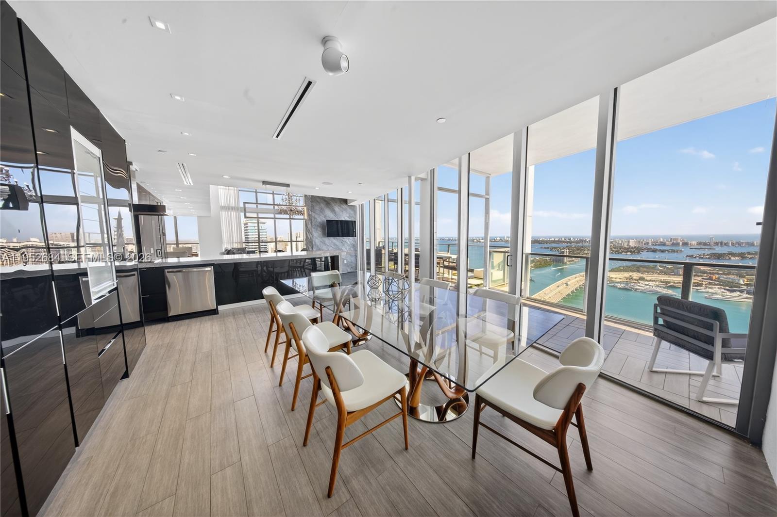 MARQUIS CONDO - Residential