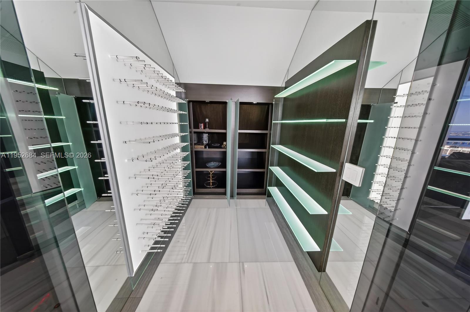 MARQUIS CONDO - Residential