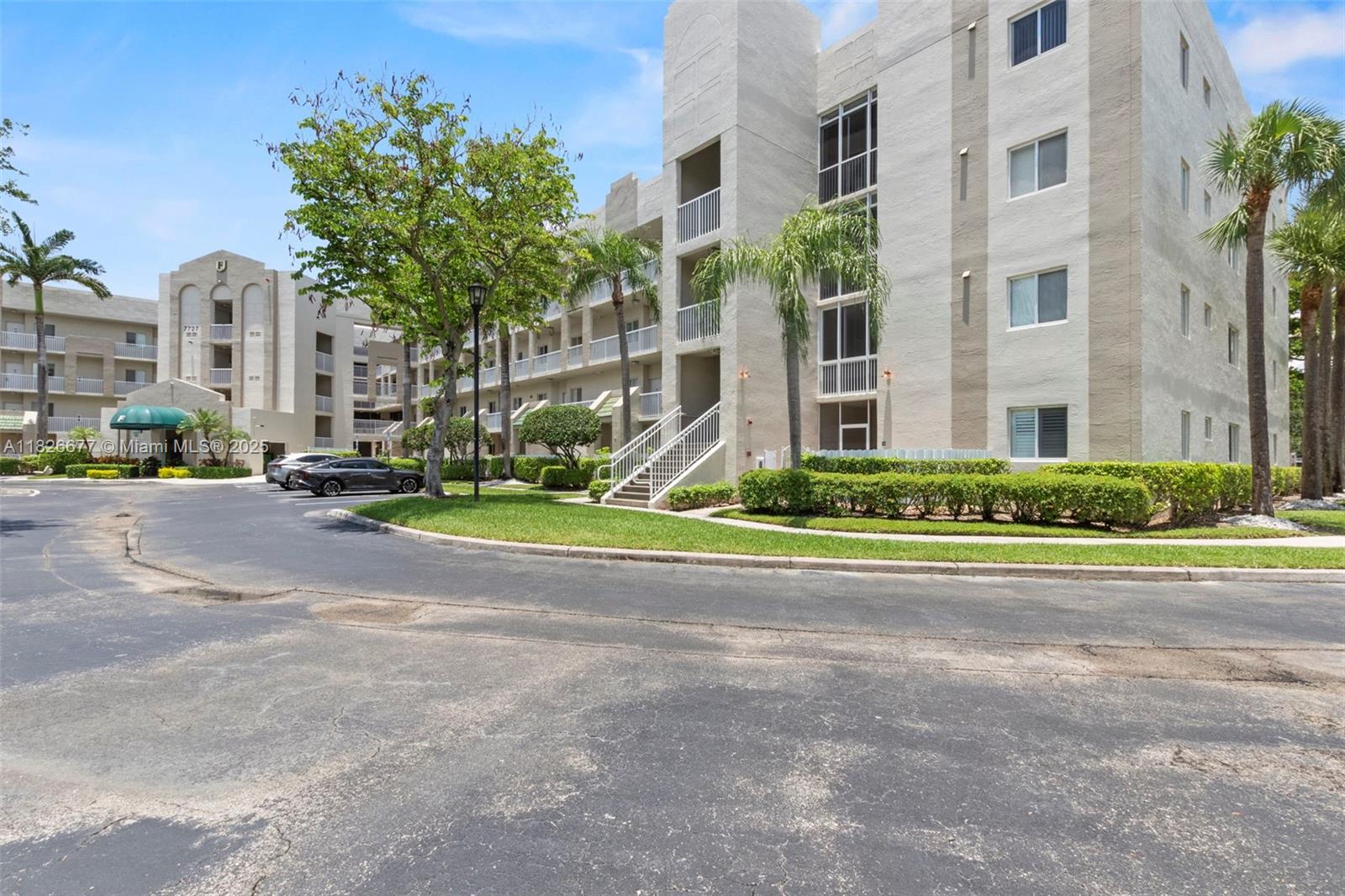 ONCE YOU SEE THIS YOU WILL REALIZE TTHIS IS THE ONE FOR YOU! A WONDERFUL LIFESTYLE
AWAITS YOU IN THIS GORGEOUS CONDO, TOTALLY UPDATED WITH NEW A/C, WATER HEATER, AND IN MOVE-IN CONDITION. NICE DEN AREA, EAT-IN KITCHEN, LARGE SOCIAL AREA, LAKE VIEW WITH
BREATHTAKING SUNSETS. EXTREMELY LARGE WALK-IN CLOSE, ROMAN TUB, SEPARATE SHOWER WITH VANITY.ACROSS THE STREET FROM SOUTHAMPTON CLUBHOUSE WITH POOL AND SMALL GYM. LARGE CLUBHOUSE AND THE PALACE THEATER ARE ACROSS THE STREET. A VERY ACTIVE 55+ COMMUNITY WITH SOCIAL ACTIVITIES EVERYDAY, OVER 75 CLUBS TO JOIN, STATE OF THE ART GYM WITH INSTRUCTORS FOR CLASSES, INDOOR AND OUTDOOR POOL, CARPENTRY ROOM, BILLARD ROOM,FREE MOVIES AND LIVE SHOWS ON SATURDAY NIGHT.CLUB HOUSE DEED FULLY PAID CONVEYS AT CLOSING TO BUYER. DON'T MISS OUT ON THIS ONE!