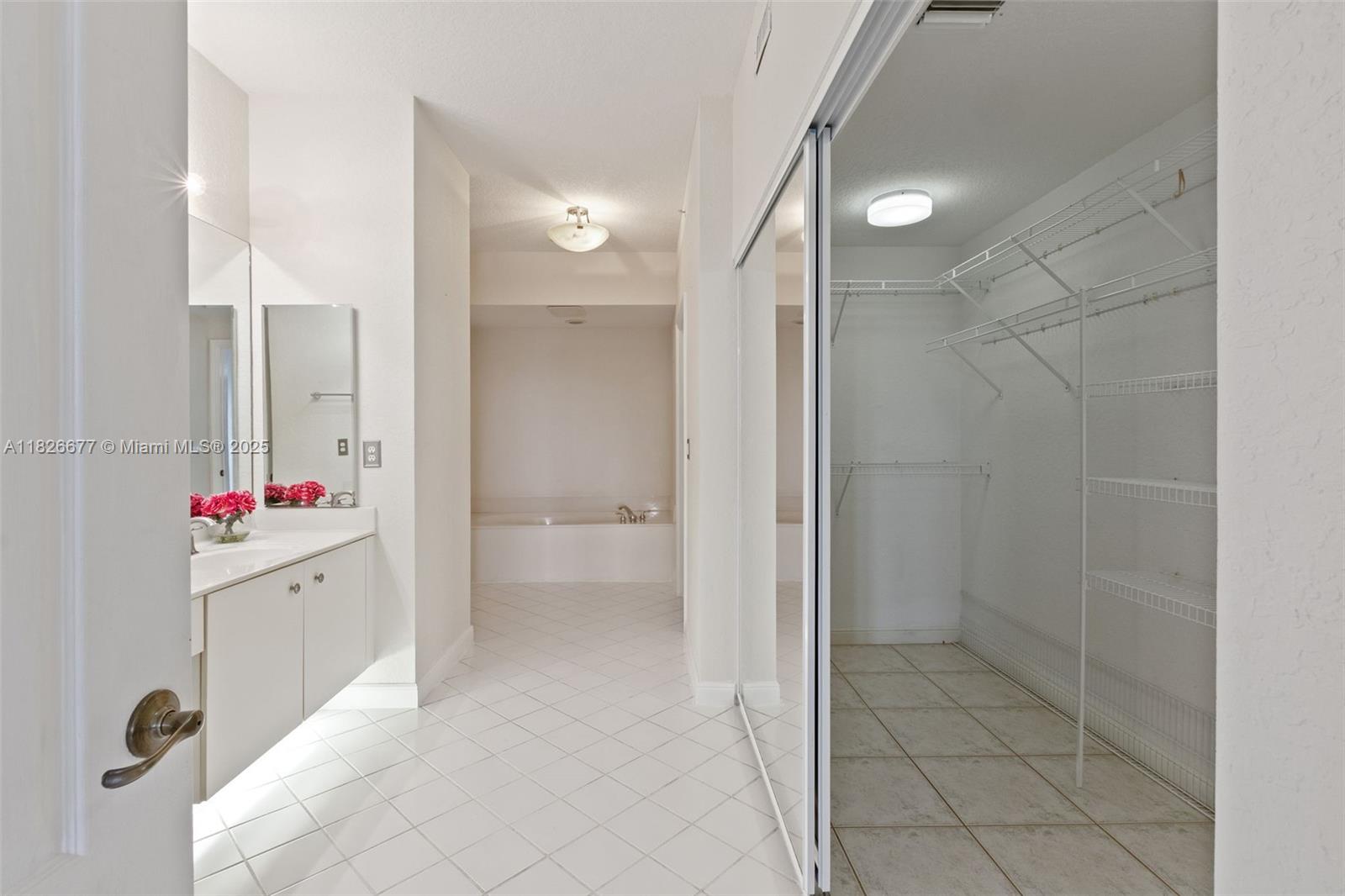 SOUTHAMPTON CONDOMINIUM F - Residential