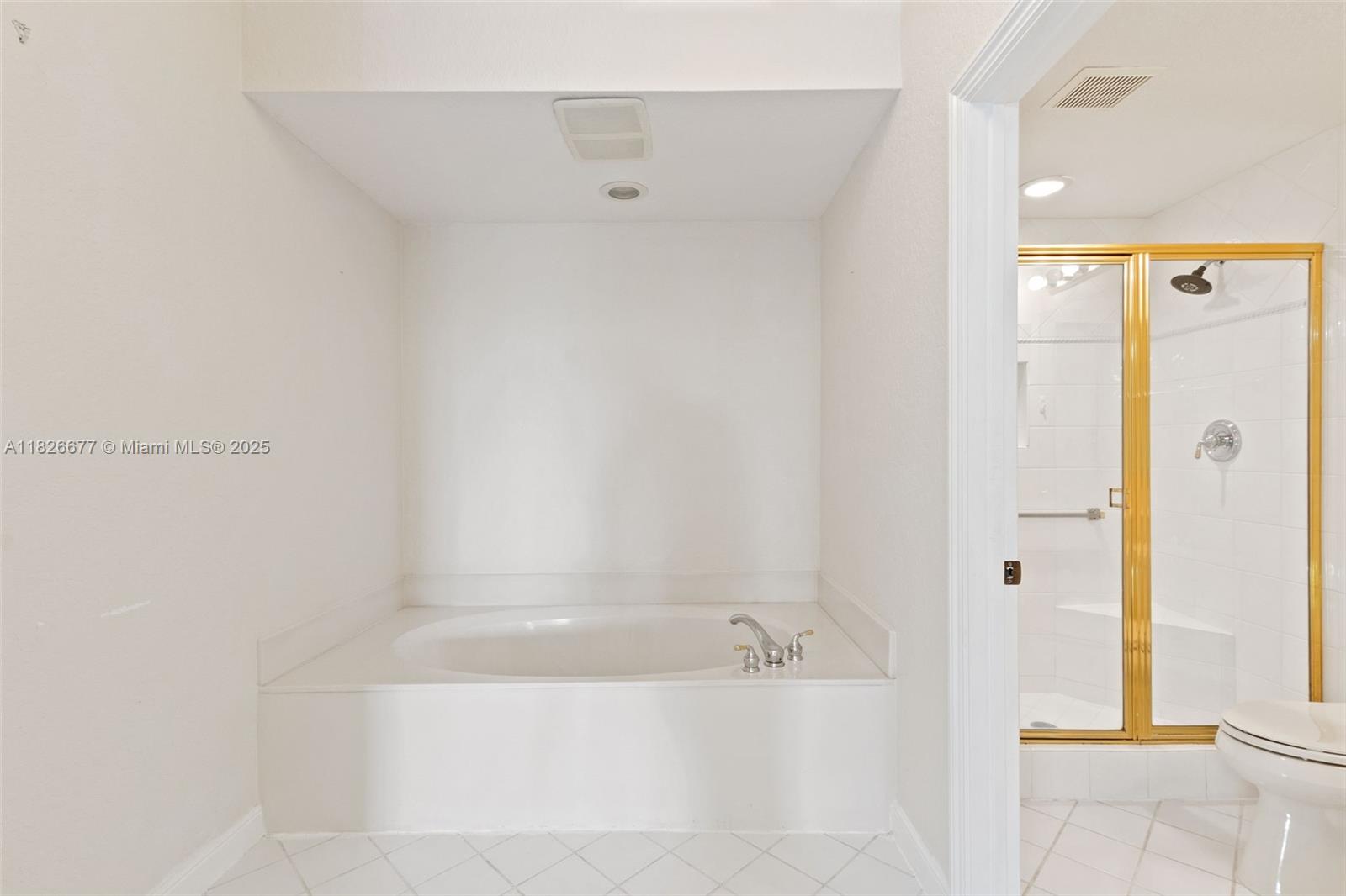 SOUTHAMPTON CONDOMINIUM F - Residential