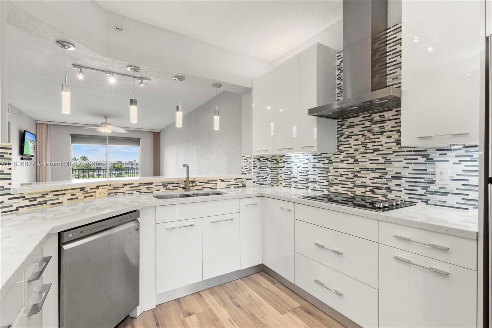 SOUTHAMPTON CONDOMINIUM F - Residential