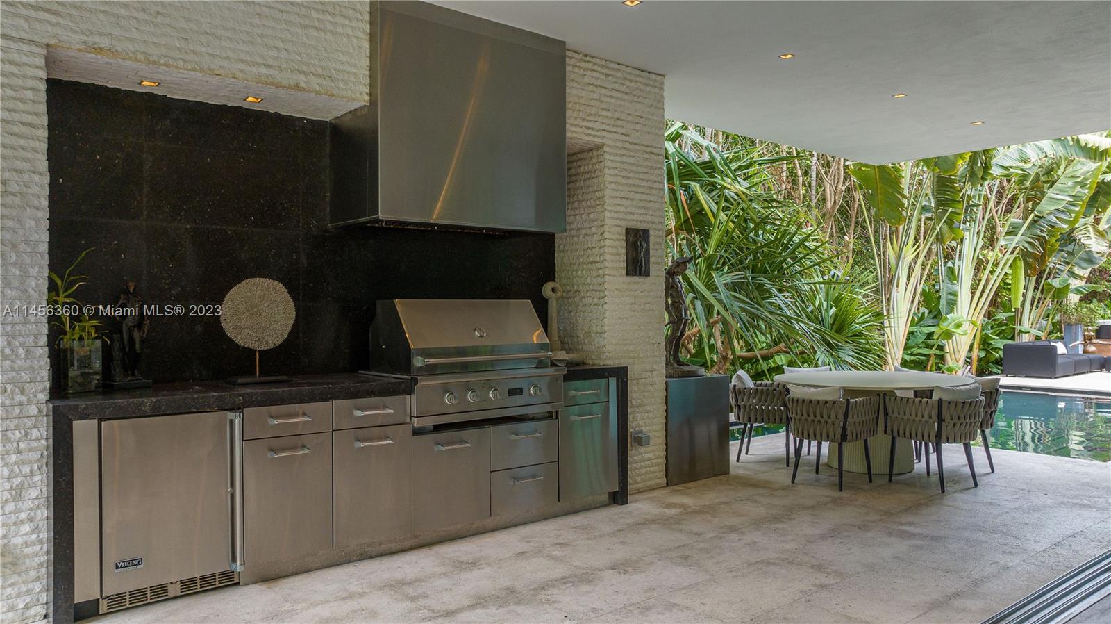 SUNSET ISLANDS-ISLAND NO 1 - Residential