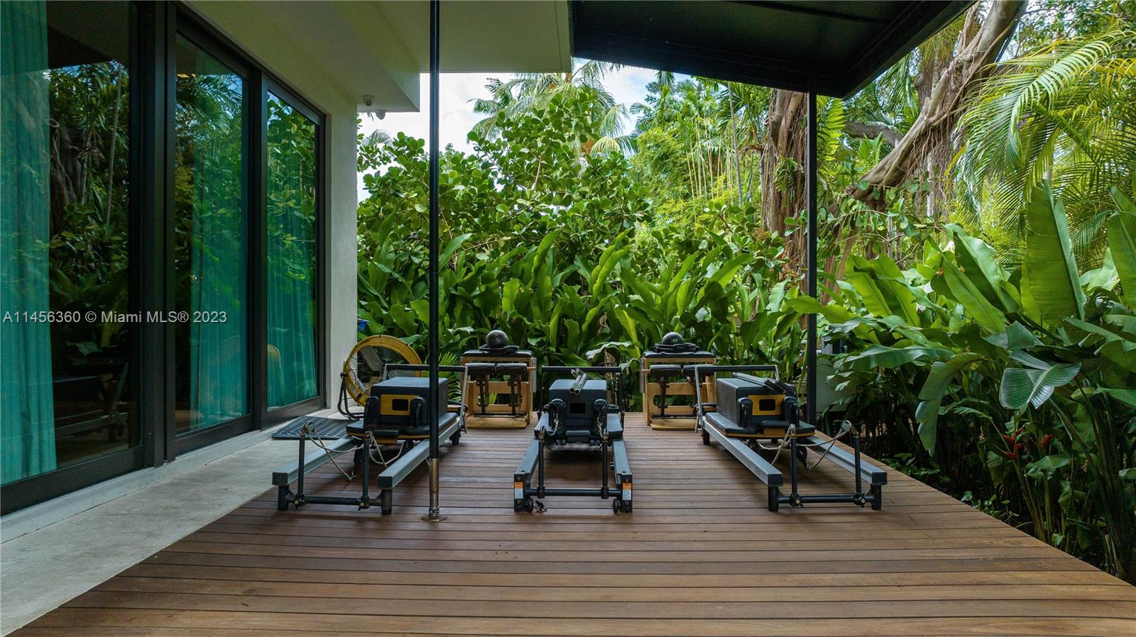 SUNSET ISLANDS-ISLAND NO 1 - Residential