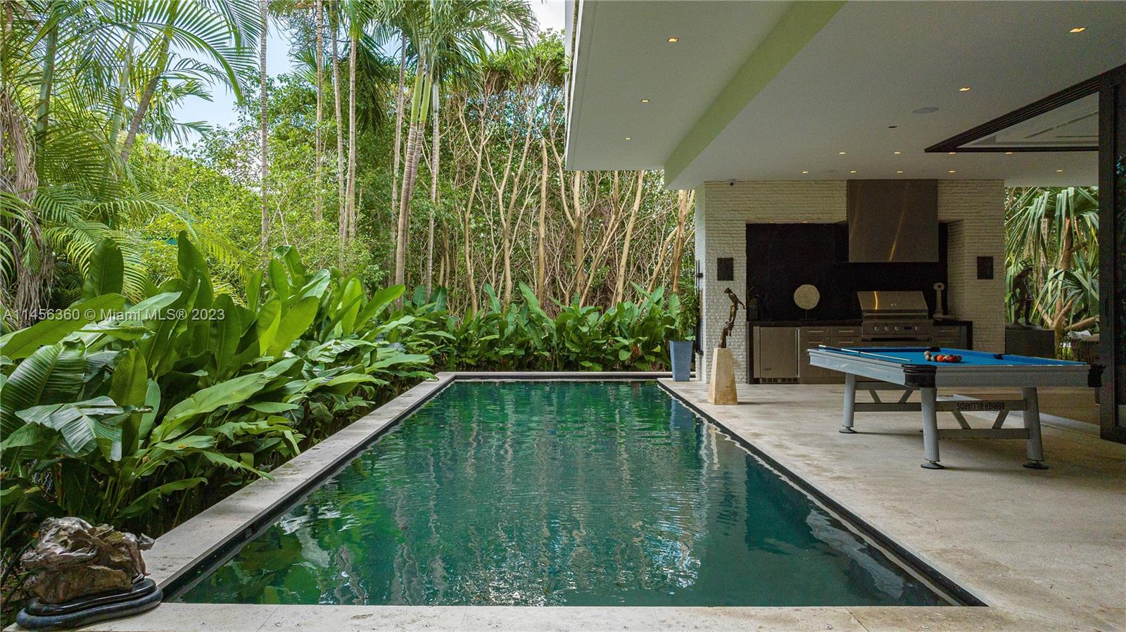 SUNSET ISLANDS-ISLAND NO 1 - Residential