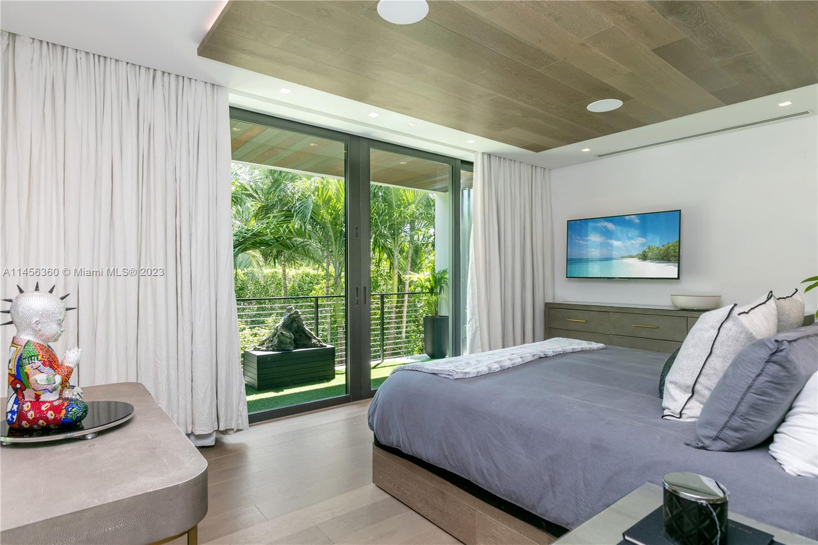 SUNSET ISLANDS-ISLAND NO 1 - Residential