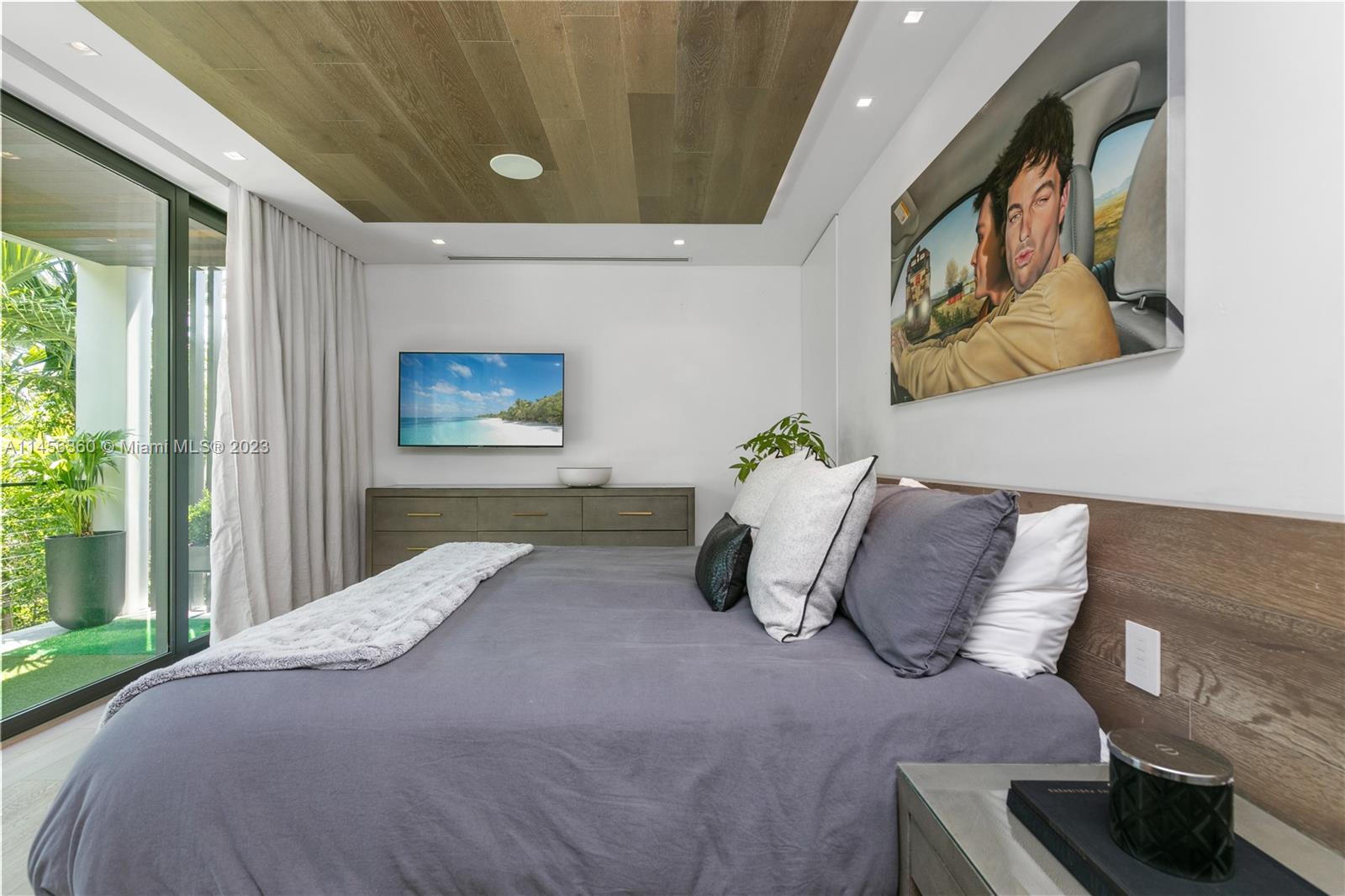 SUNSET ISLANDS-ISLAND NO 1 - Residential