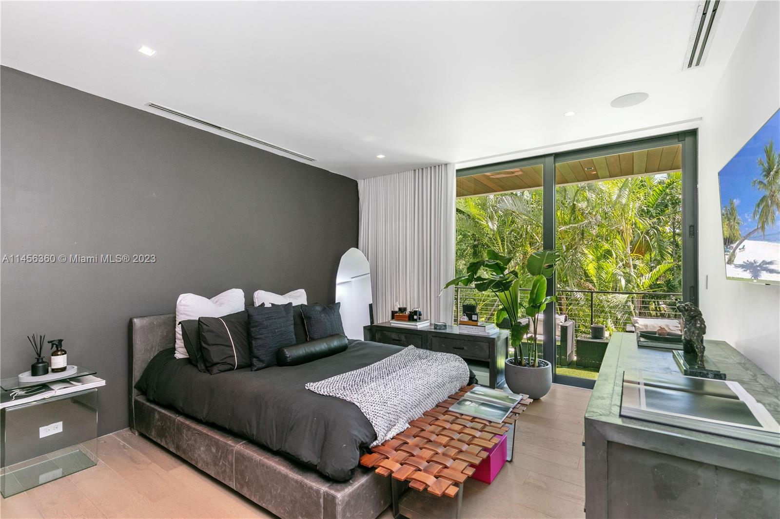 SUNSET ISLANDS-ISLAND NO 1 - Residential