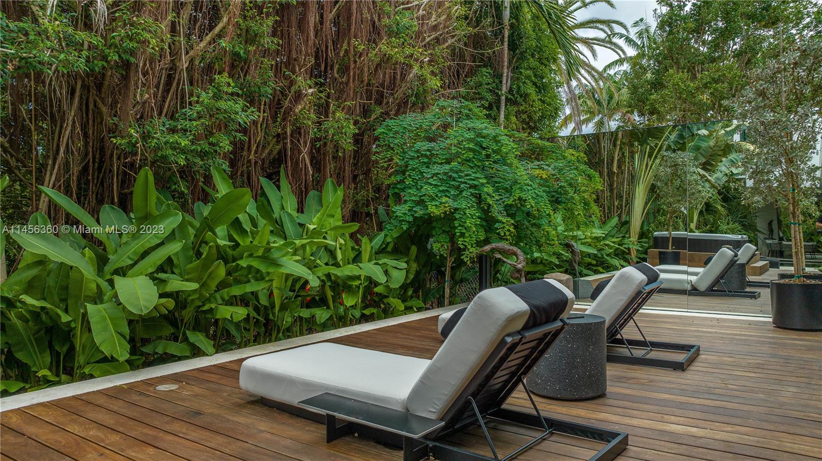 SUNSET ISLANDS-ISLAND NO 1 - Residential